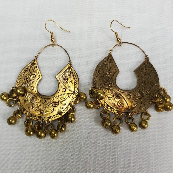 Gorgeous Vintage Gold Tone Indian Style Etched Chandelier Bell Hook Earrings - Picture 1 of 8